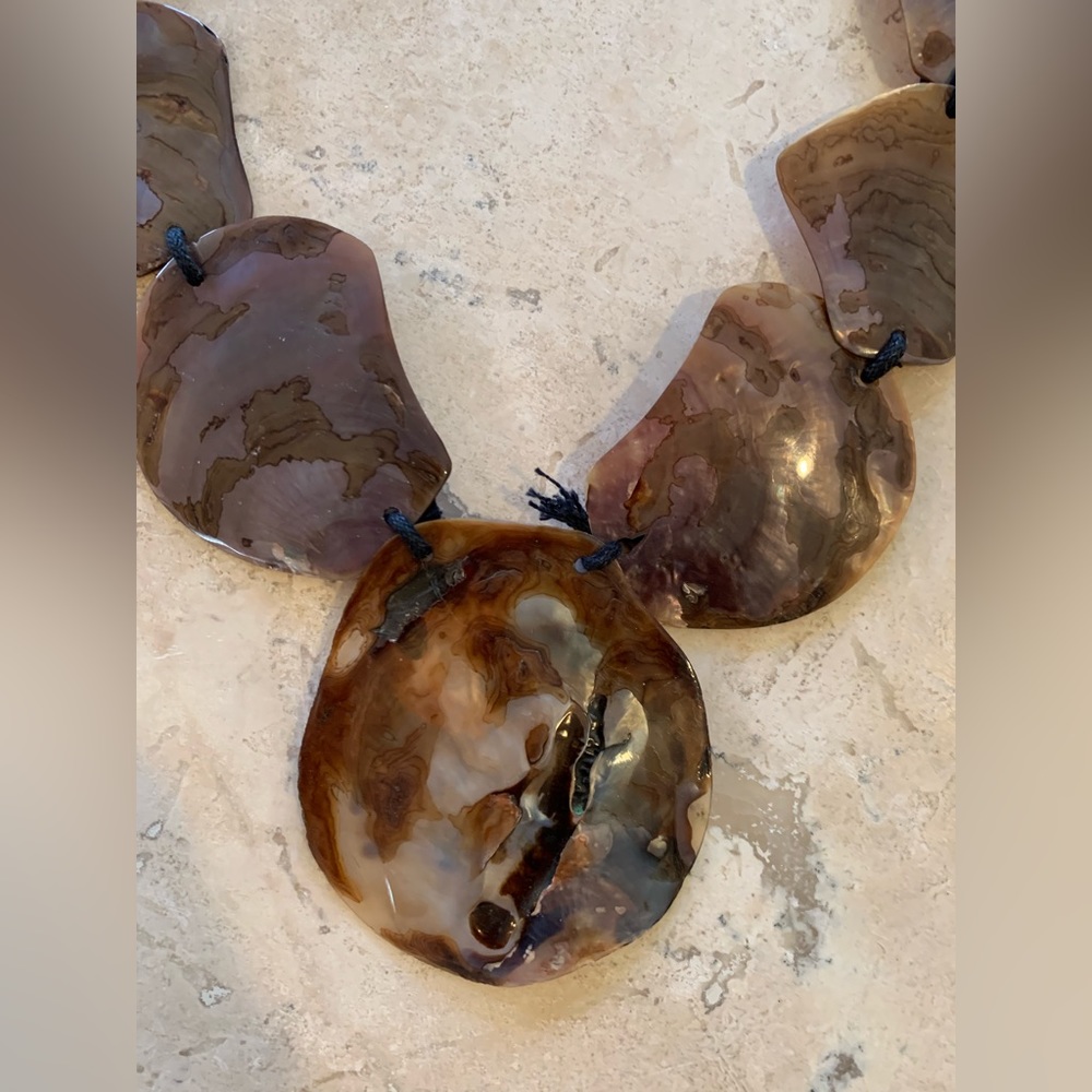 30” Shell Necklace - Picture 2 of 3